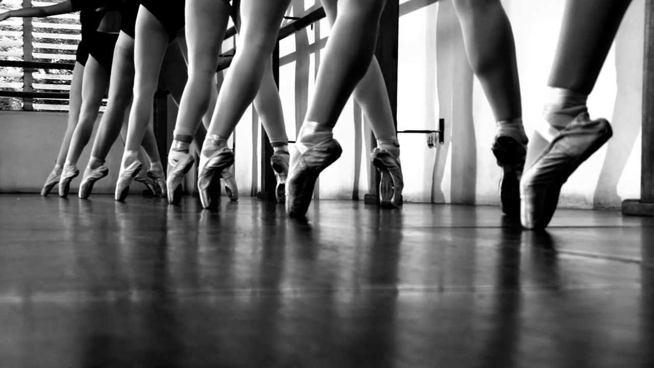 Featured image of post Puntas Ballet Clasico El ballet cl sico se basa en cinco posiciones de pies y con sus correspondientes posiciones de brazos y manos que no admiten ninguna variaci n